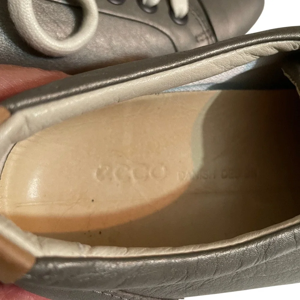 ECCO Women's 6 Soft 7 Sneaker Leather Walking Shoe Lace Up Metallic Stone